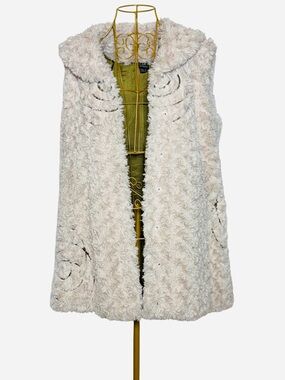CoVelo SOFT Faux Fur Art-to-Wear Cream Vest, Green Circular Designs, Pockets, 10